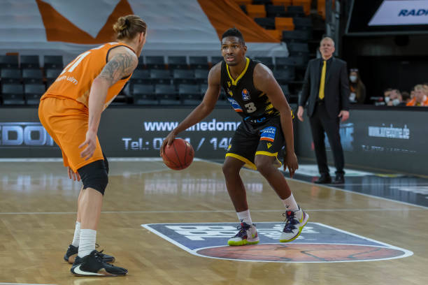 质疑为我们 质疑为我们