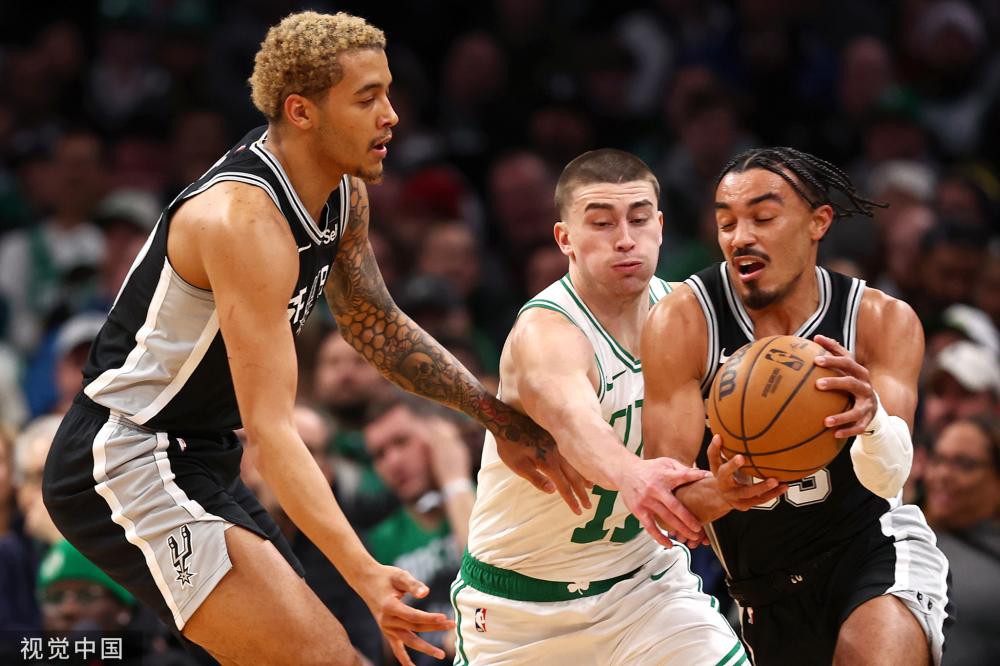 在足球场上 在足球场上