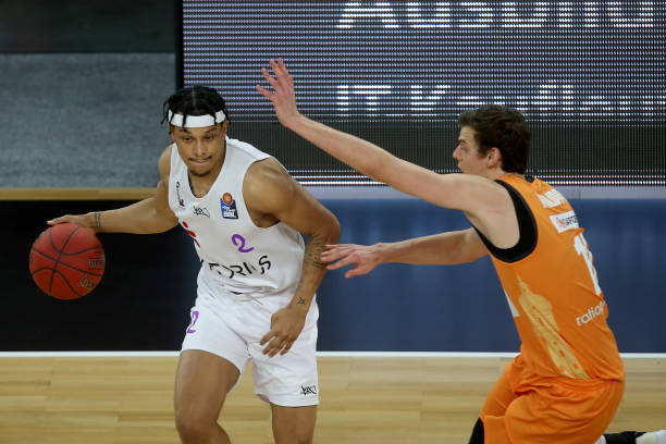 在他最近的 在他最近的